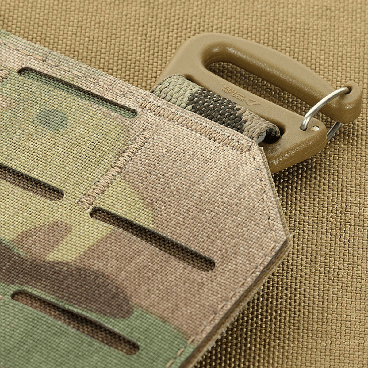 Nærbillede af M-Tac Frontpanel til Plate Carrier Cuirass QRS XL med slidstærkt Cordura 500D og MOLLE-system.