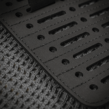Detaljeret visning af M-Tac Modul Insert Molle 11x19, Laser Cut i polymerkomposit. Perfekt til effektiv EDC-organisering. Laser Cut-design.
