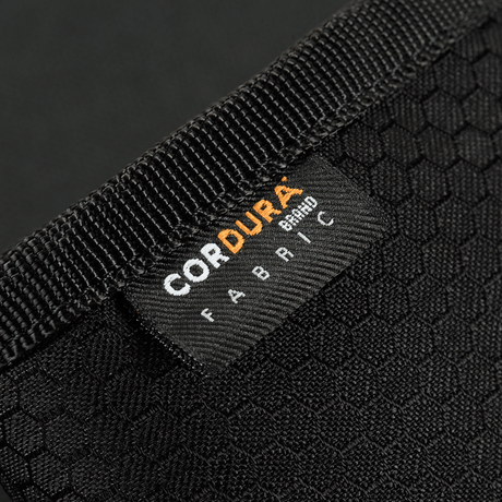 Nærbillede af M‑Tac Pung Elite Gen.II Hex lavet af Cordura Hex 1000D stof med synlig mærkat.