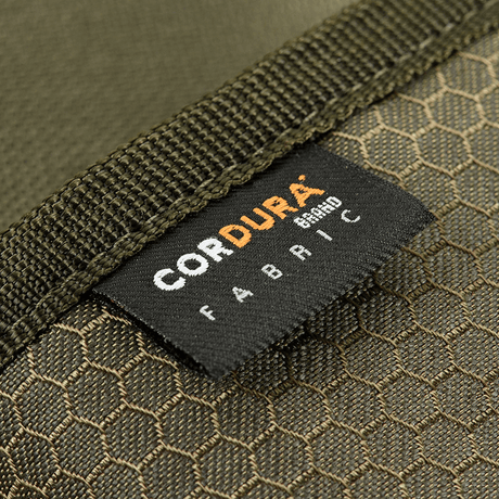 Nærbillede af M‑Tac Pung Elite Gen.II Hex med Cordura Hex 1000D stofmærke, der viser slidstærkt og robust materiale.