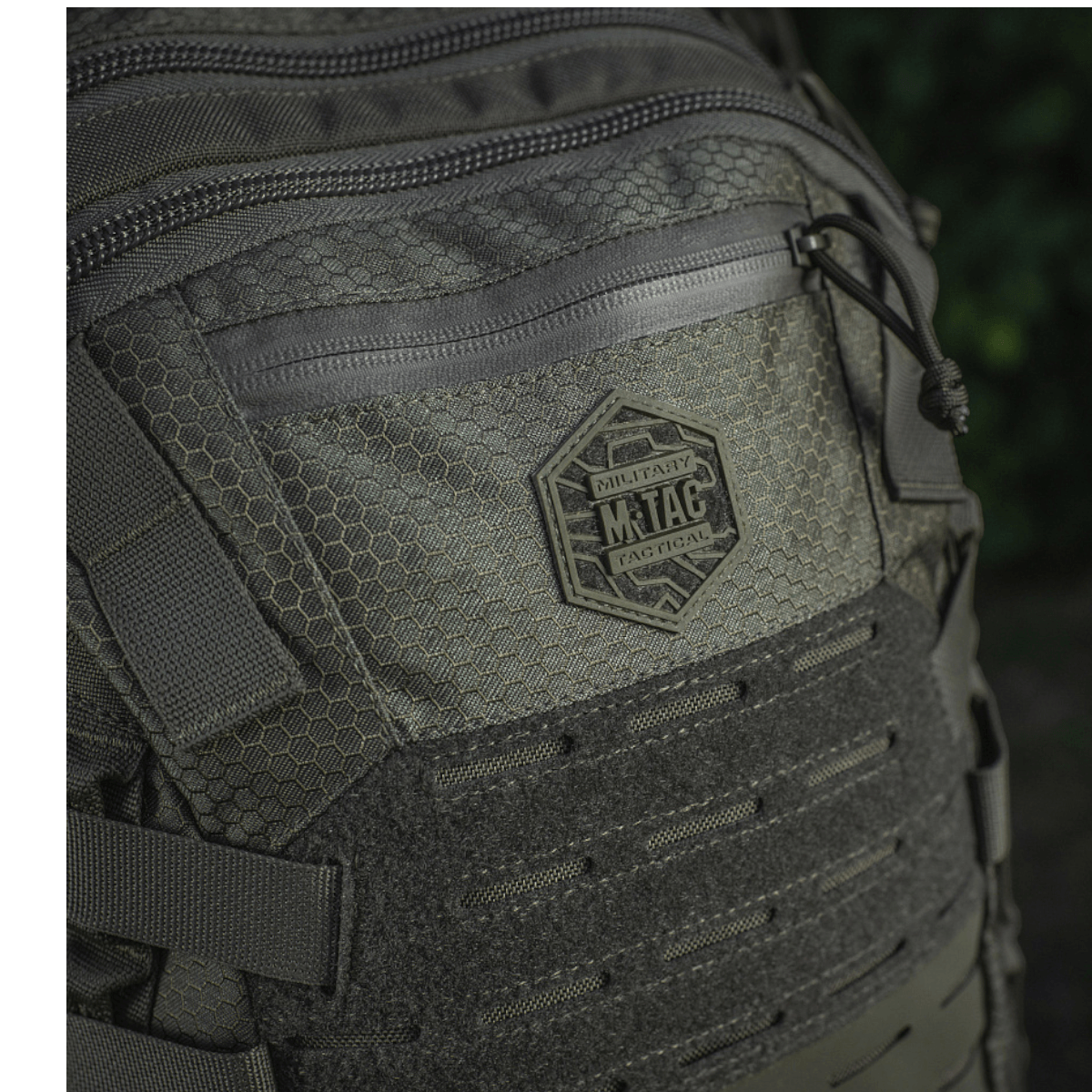 M-Tac Mission Rygsæk Elite Hex med Cordura 1000D og MOLLE system, stilfuldt og holdbart design til udendørs eventyr.