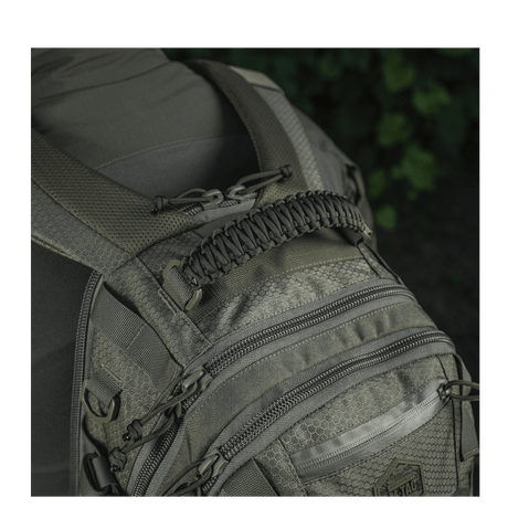 M-Tac Mission Rygsæk Elite Hex med ergonomisk design og Cordura materiale, detaljeret visning af MOLLE LASER CUT-system.
