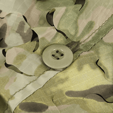 M-Tac Alder Camouflage Suit detalje af ripstopmateriale og knap i camouflage, udviklet til ujævnt terræn, vist i galleri position 1.