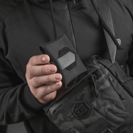 M-Tac City Med Pouch Hex i kompakt design med hexagonmønstret ripstopmateriale, bærbar førstehjælpspung, galleri position 1.