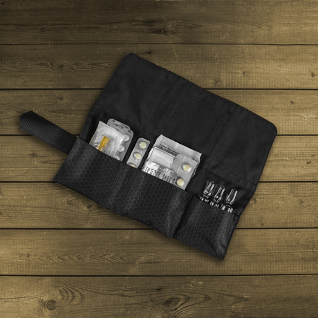 M-Tac City Med Pouch Hex i slidstærkt hexagonmønstret ripstopmateriale, kompakt førstehjælpskit med organiserede rum, galleri position 1