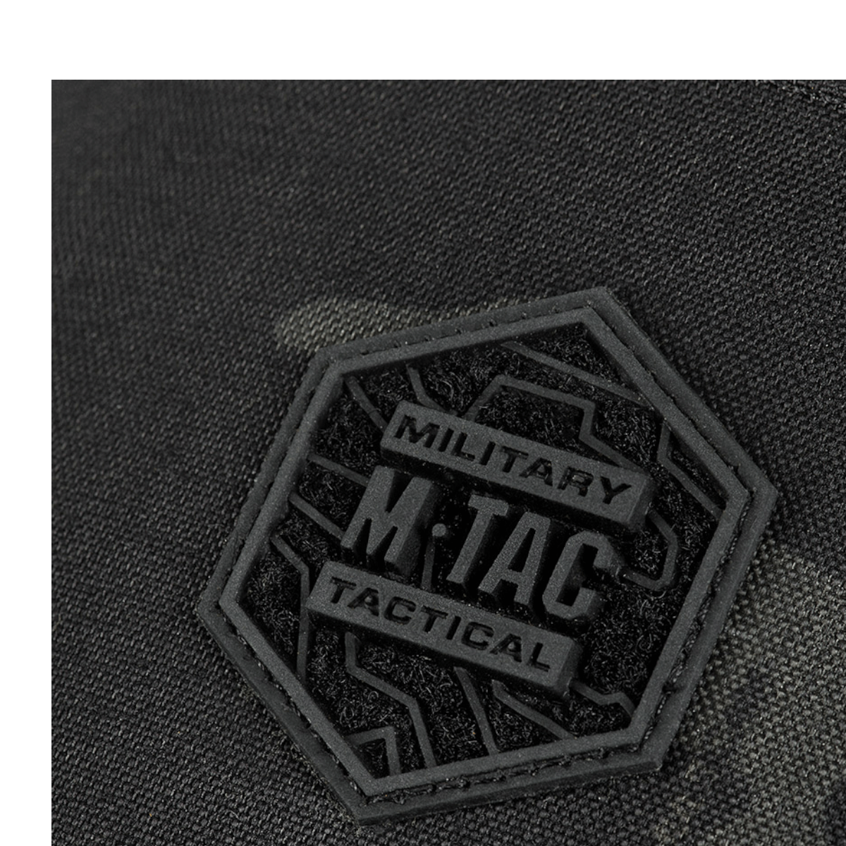 Logo på M-Tac Cross Taske Slim Elite Hex med holdbar Cordura 500 og Hex stofdetalje