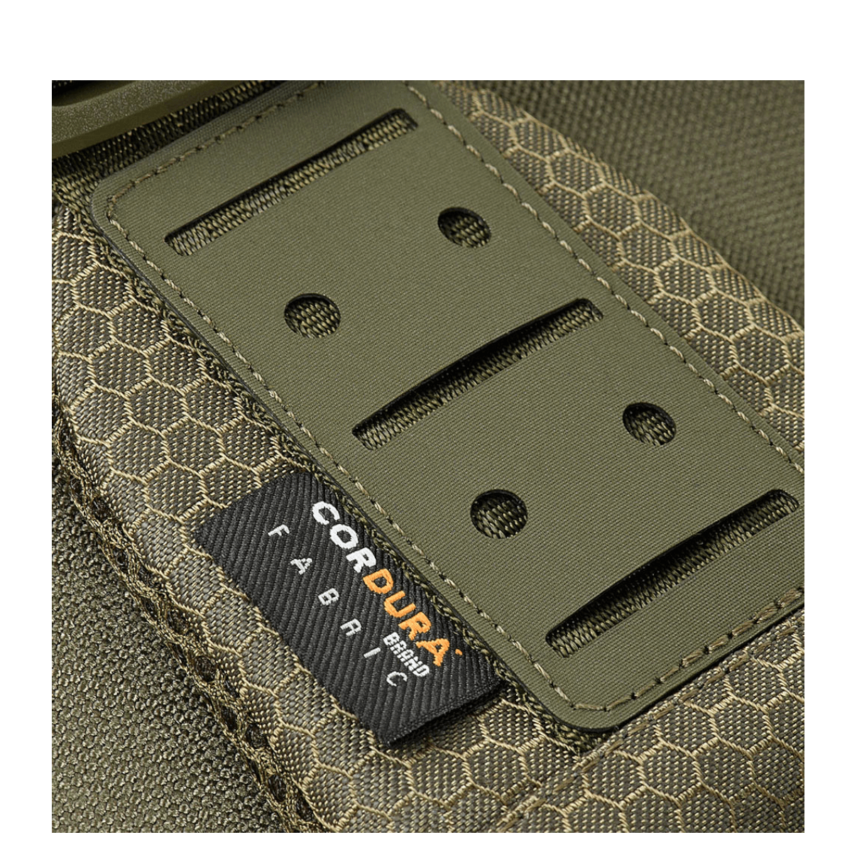 Detalje af M-Tac Cross Taske Slim Elite Hex med Cordura stof og robust design, fremhæver taskens holdbarhed og stilfulde udseende.