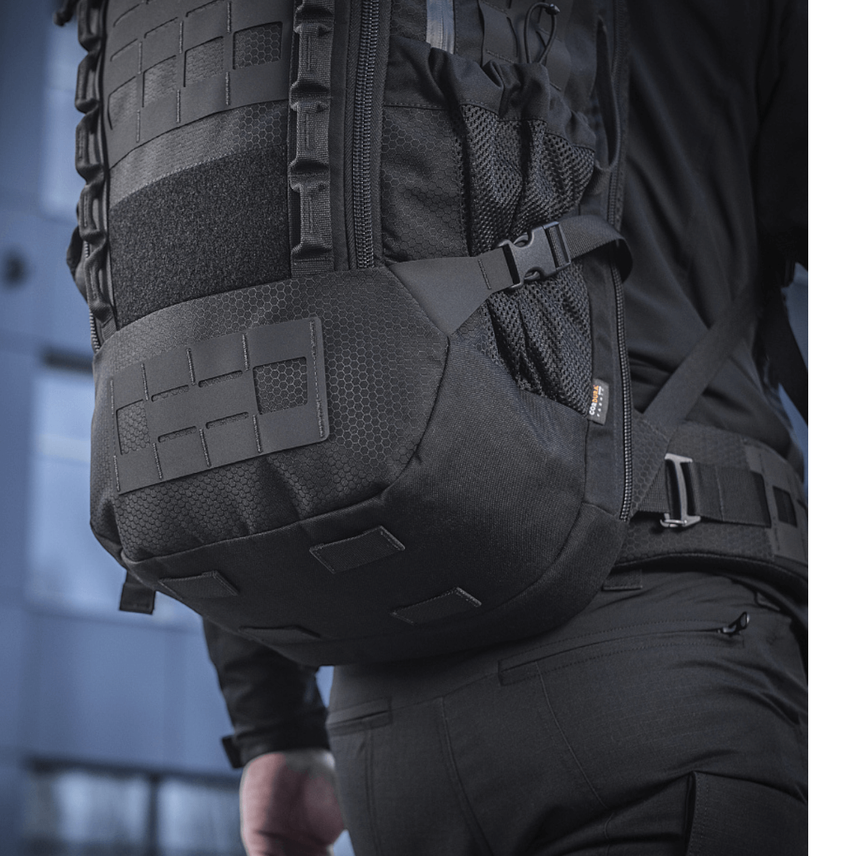 M-Tac Rygsæk Large Elite Hex Gen. IV med ergonomisk design og holdbare materialer, tæt set bagfra.