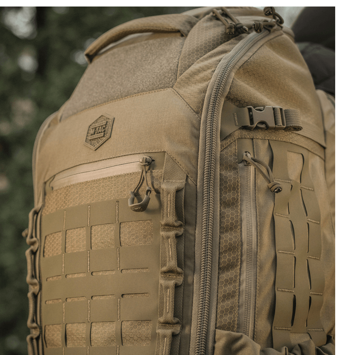 M-Tac Rygsæk Large Elite Hex Gen. IV i slidstærkt Cordura-materiale, designet til våbenbæring, stilfuld og funktionel.