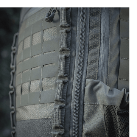 M-Tac Rygsæk Large Elite Hex Gen. IV, beskrivelse af tæt materiale og lynlås, robust Cordura 500D og Hex 1000 design