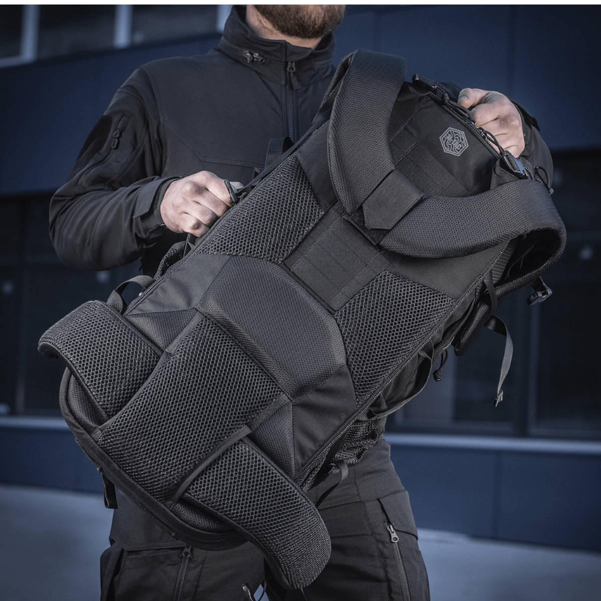 M-Tac Rygsæk Large Elite Hex Gen. IV, stor ergonomisk rygsæk i stilfuldt design, lavet af Cordura 500D og Hex 1000 for holdbarhed.