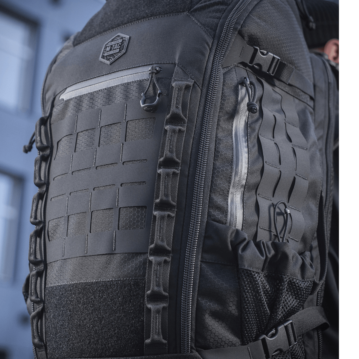 M-Tac Rygsæk Large Elite Hex Gen. IV i slidstærkt Cordura, stilfuld og funktionel design, ideel til transport af våben og udstyr.