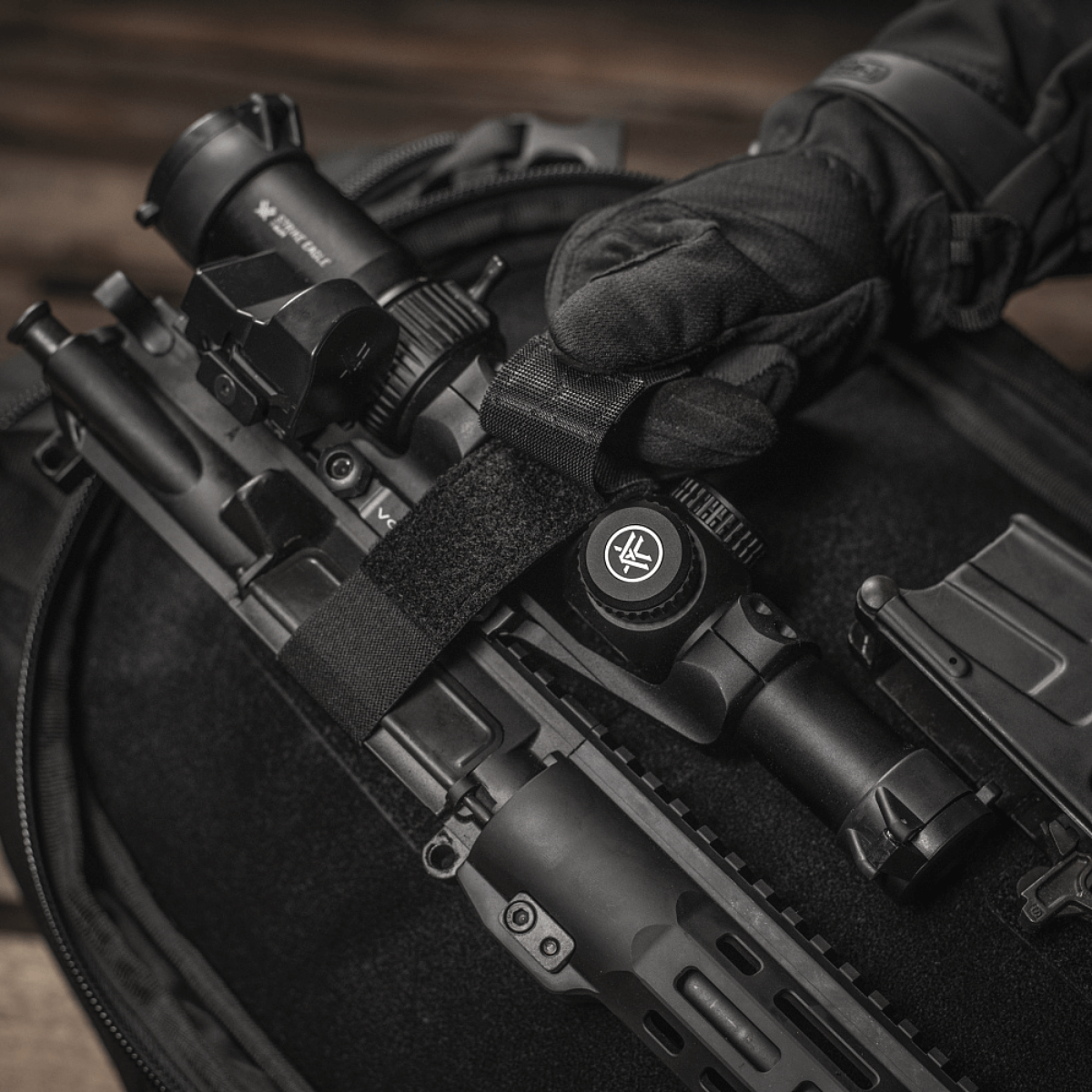 M‑Tac Indlæg til Rygsæk (3 stk) sikrer våben med Velcro-fastgørelse, designet til AR‑15 og AK karbiner med foldekolbekit i rygsæk.