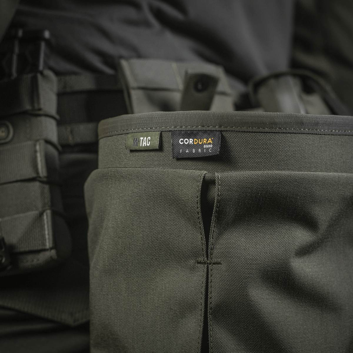 M‑Tac Magasinsæk Dump Pouch Lite Elite i Cordura 500D monteret på bælte med MOLLE-stropper.