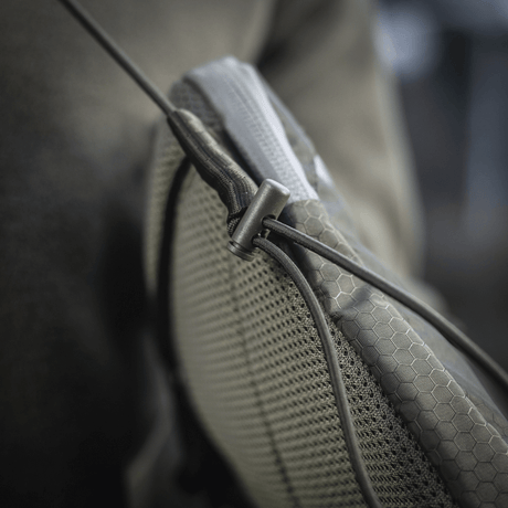 M‑Tac Pocket Bag Elite HEX med slidstærkt materiale og holdbare YKK lynlåse, ideel til daglig brug og opbevaring af EDC-udstyr.