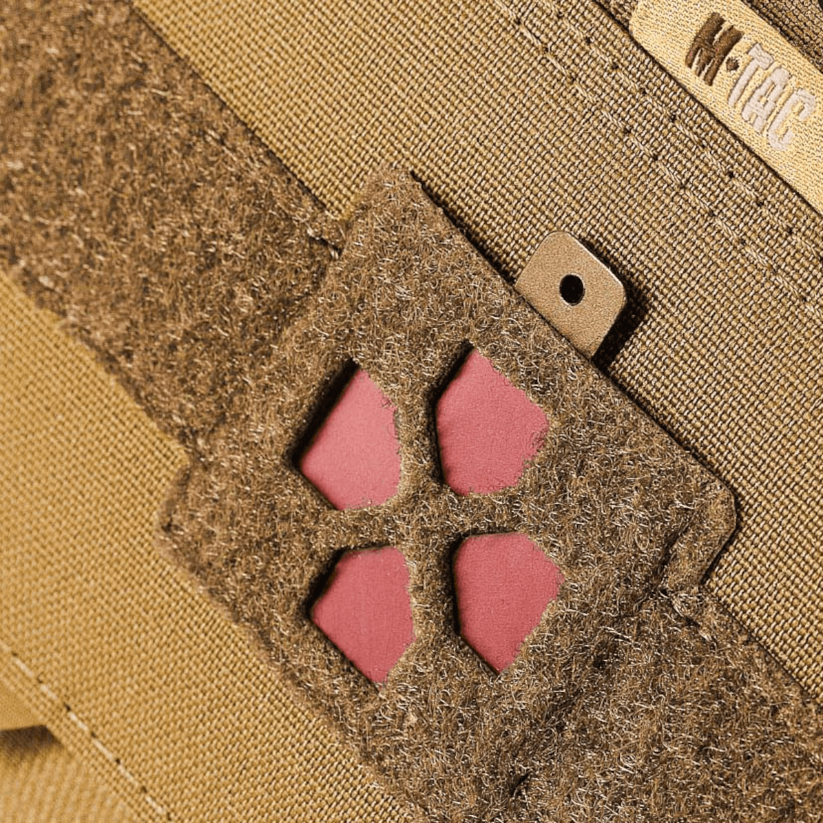 M-Tac Horisontal Medic Lomme Large Elite i slidstærkt Cordura 500D med velcrolukning, designet til førstehjælpssituationer.