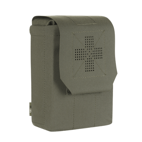 Grøn M-Tac Medic Pouch Vertical Large Elite, medicintaske i holdbart Cordura 500D materiale med sikker opbevaring og hurtig adgang.