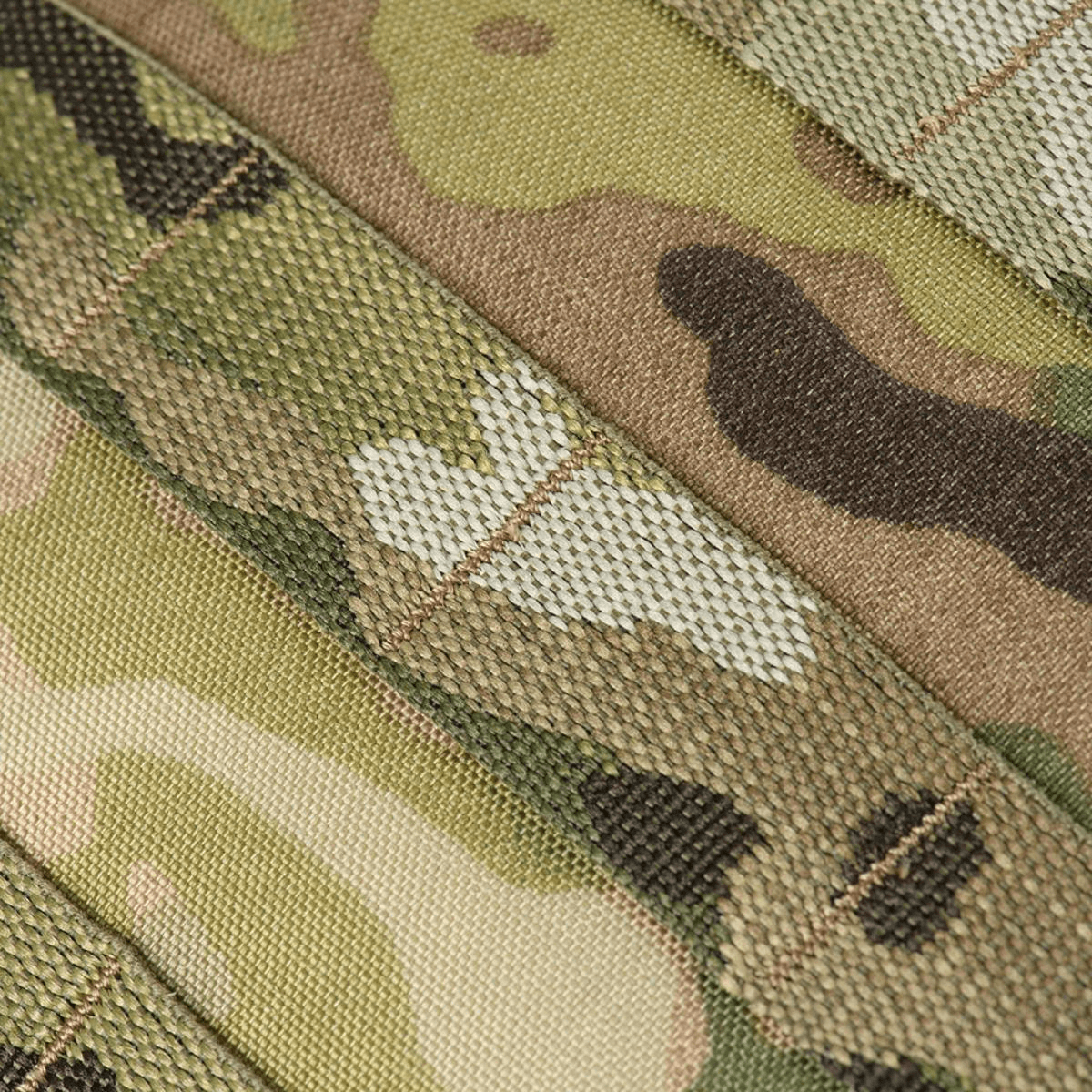 Detalje af camouflage mønster på M-Tac Pouch Sukharka Gen.3 XL lavet af holdbart Cordura 500D materiale.