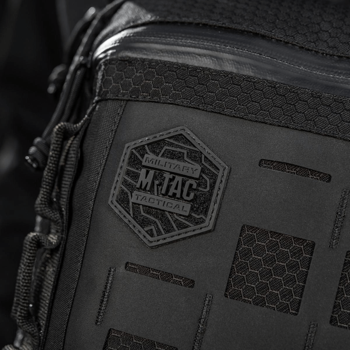 M-Tac Tablet Bag Laser Cut Hex med Cordura Hex materiale og Laser Cut MOLLE panel. Fremragende til EDC, tablets og dokumenter.