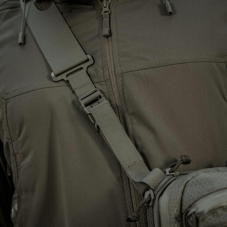 M-Tac Tablet Bag Laser Cut Hex med justerbar strop og robust Cordura materiale, ideel til EDC og skjult bæring.