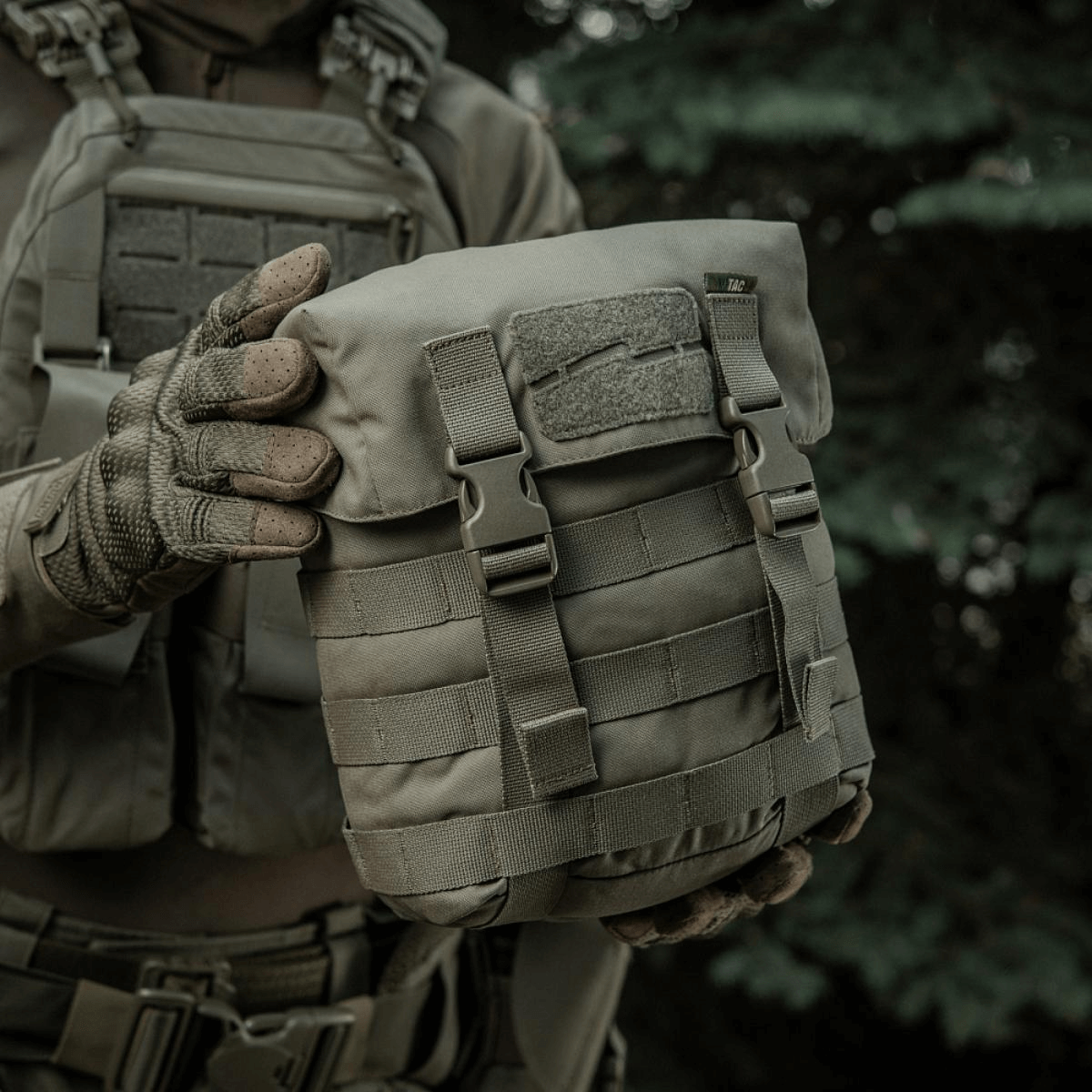 M-Tac Sukharka Gen.3 Pouch er en holdbar Cordura 500D felttaske med MOLLE-interface, perfekt til militært brug og udendørs opbevaring.
