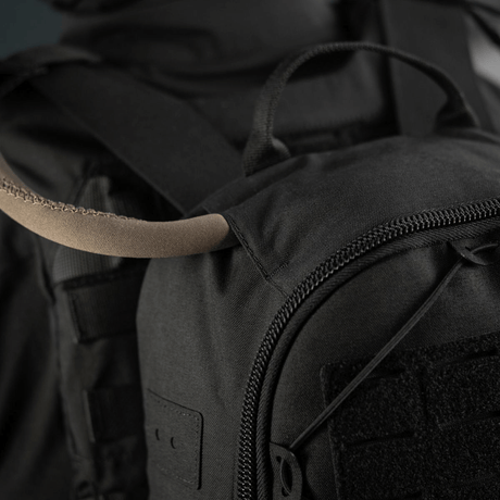 M-Tac STURM Elite Rygsæk med kvalitetsmaterialer og MOLLE Laser Cut panel, designet til taktisk brug og kortvarige ophold i felten.