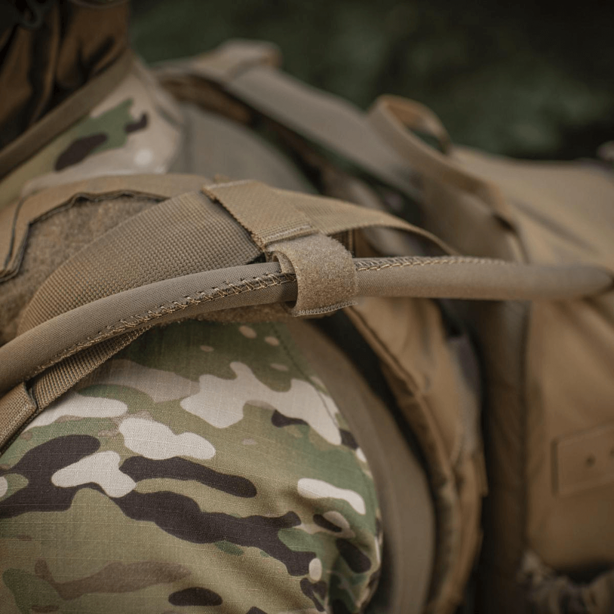 M-Tac STURM Elite Rygsæk i Cordura-materiale med MOLLE system, vises i kamouflagedesign til taktisk brug.