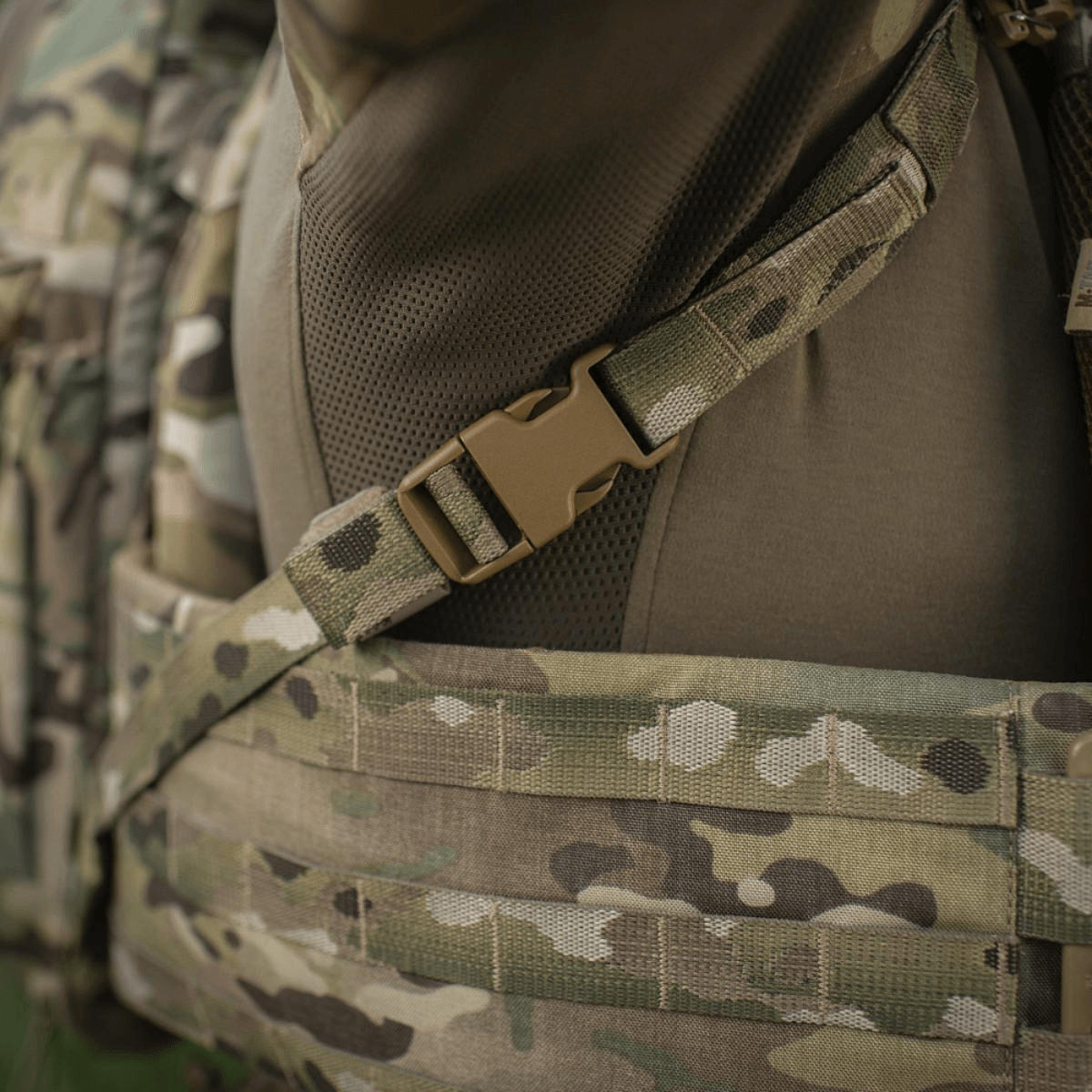 M-Tac STURM Elite Rygsæk med MOLLE laser cut system og camouflagedetaljer, ideel til taktiske opgaver i felten.