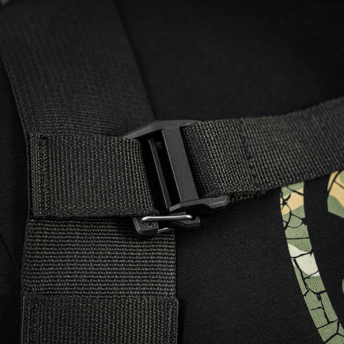 Spænde og strop på M-Tac STURM Elite Rygsæk, taktisk rygsæk i holdbart Cordura materiale med laser cut MOLLE-design.