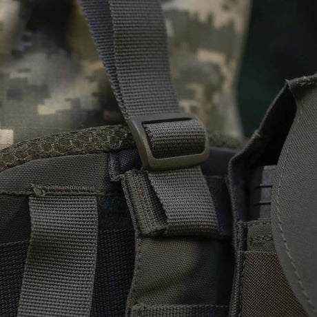 M-Tac Skulderstropper til taktisk bælte Laser Cut i robust Cordura med NIJ-certificering, vist i galleri position 1 med nærbillede af spænde og stropper.
