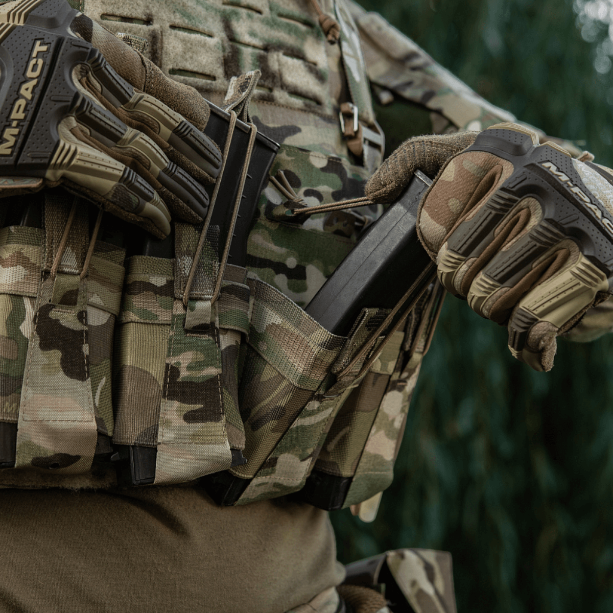 M-Tac Frontpanel til Plate Carrier Cuirass QRS til 4 Magasiner. Taktisk vest med magasinlommer og Cordura materiale.