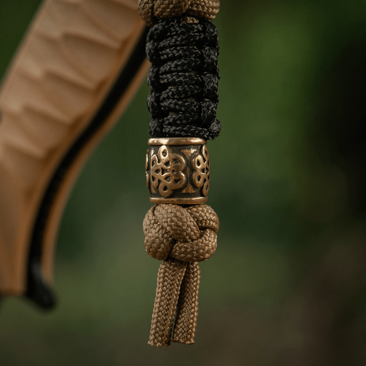 M-Tac Lanyard Scandinavian Small Chinese Knot med skandinavisk perle lavet af snoet paracord, perfekt til knive eller udstyr.