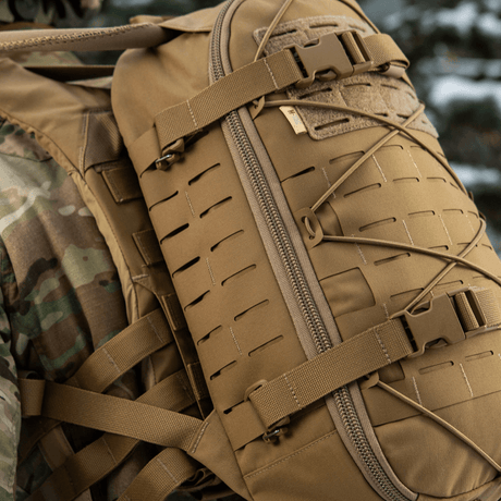 M-Tac Rygsæk Sturm Elite Gen.II i feltet med MOLLE system og slidstærk Cordura materiale til udendørs brug