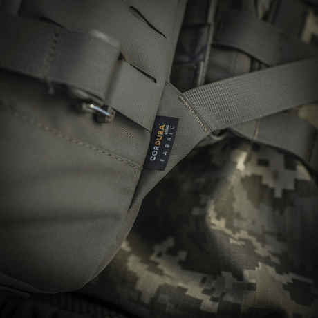 Nærbillede af M-Tac Rygsæk Sturm Elite Gen.II med Cordura 500D stof og digitalt camouflage mønster, viser robust kvalitet.