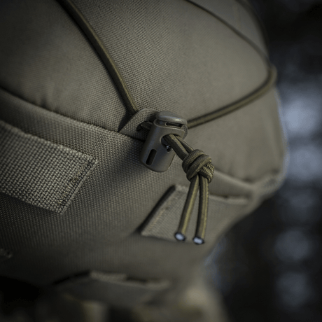 Nærbillede af M-Tac Rygsæk Sturm Elite Gen.II med elastisk snøring og holdbart Cordura-materiale til feltbrug.