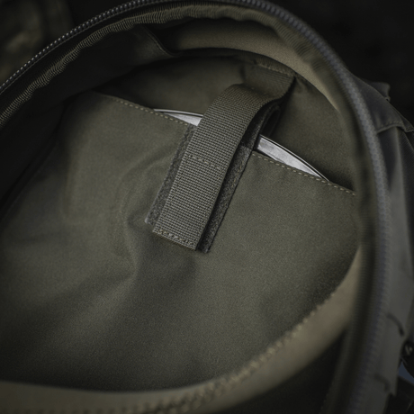 Indvendigt rum i M-Tac Rygsæk Sturm Elite Gen.II med indbygget drikkesystem, fremstillet af slidstærkt Cordura-materiale.