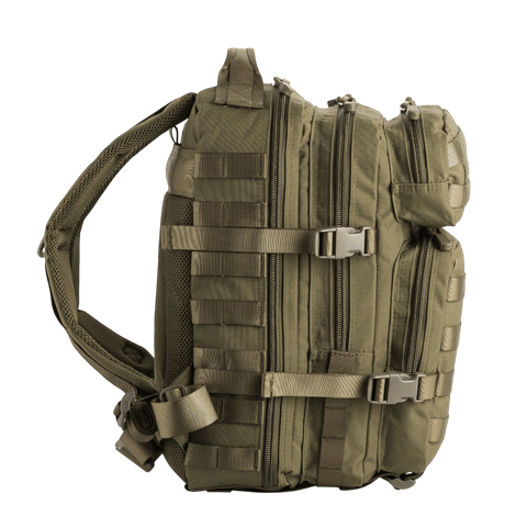 M-Tac Assault Pack i olivengrøn farve med MOLLE-system og lynlås, ideel til byrygsæk eller korte vandreture.
