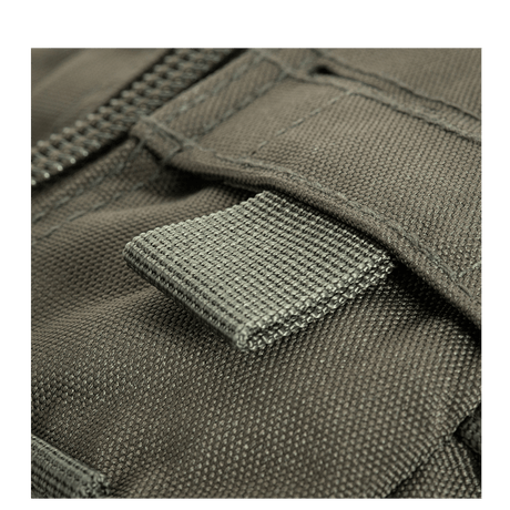 Nærbillede af M-Tac Large Assault Pack Rygsæk Laser Cut med MOLLE-system og modulær lommefastgørelse.