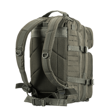 M-Tac Large Assault Pack Rygsæk Laser Cut, militær rygsæk med MOLLE-system og polstrede skulderremme, set bagfra.