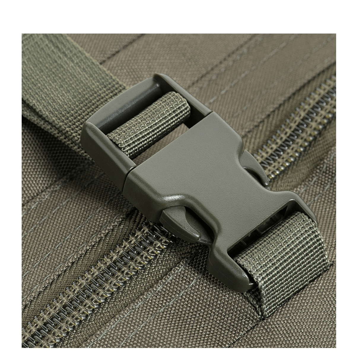 M-Tac Large Assault Pack Rygsæk Laser Cut med detalje af polstret skulderstrop og lynlåslommer med MOLLE-fastgørelsessystem.