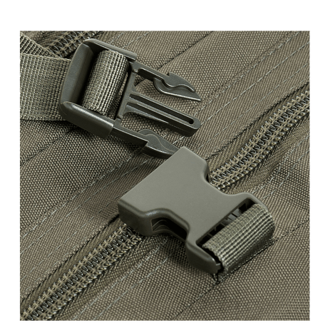 Nærbillede af en spænde og lynlåse på M-Tac Large Assault Pack Rygsæk Laser Cut med MOLLE-fastgørelsessystem.