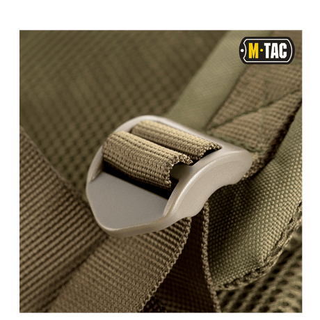 M-Tac Large Assault Pack Rygsæk med justerbar rem og robust spændesystem, ideel til by og vandreture.
