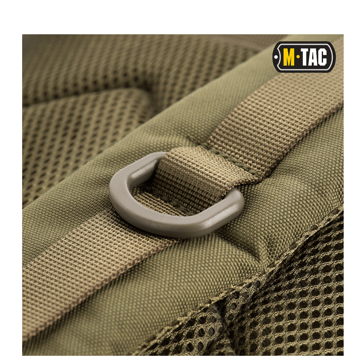 Detalje af M-Tac Large Assault Pack Rygsæk med MOLLE-fastgørelsessystem og polstrede skulderremme for komfort.