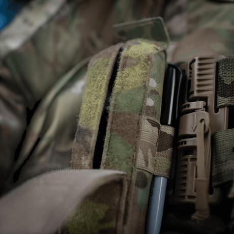 M-Tac Lomme til Tourniquet Closed i multicam nylon med robust velcrolukning, gallery position 1, til NIJ-certificeret taktisk kropsbeskyttelse.
