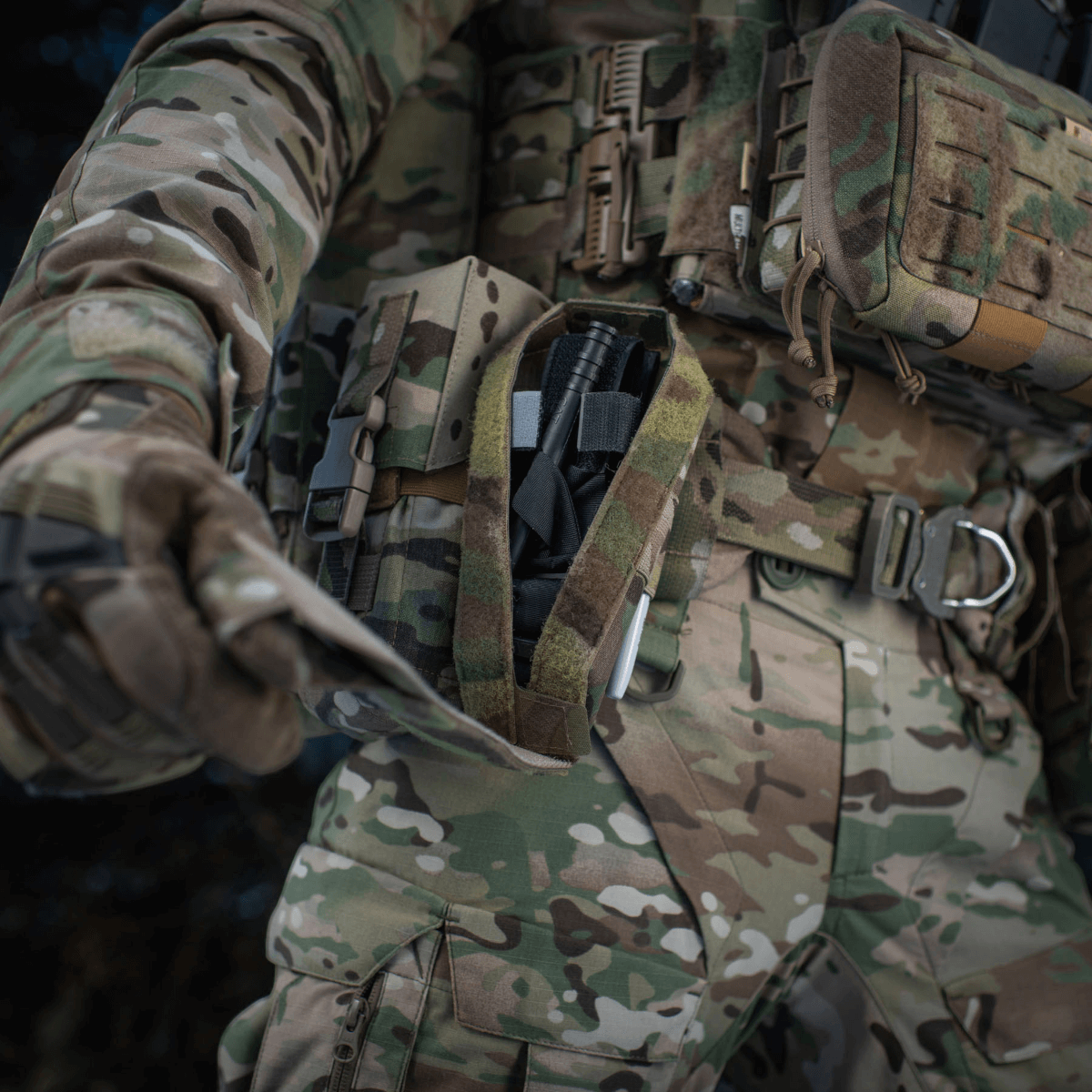 M-Tac Lomme til Tourniquet Closed monteret på uniform.