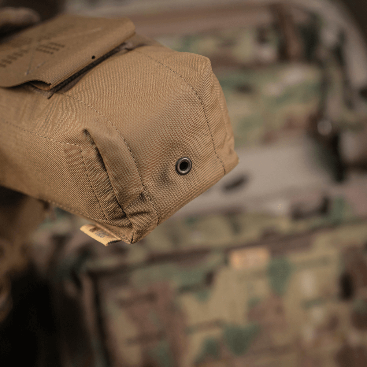 M-Tac Mediclomme Small Vertical Elite i slidstærkt multicam nylon med intern IFAK-organizer og NIJ-certificering, vist i gallery position 1.