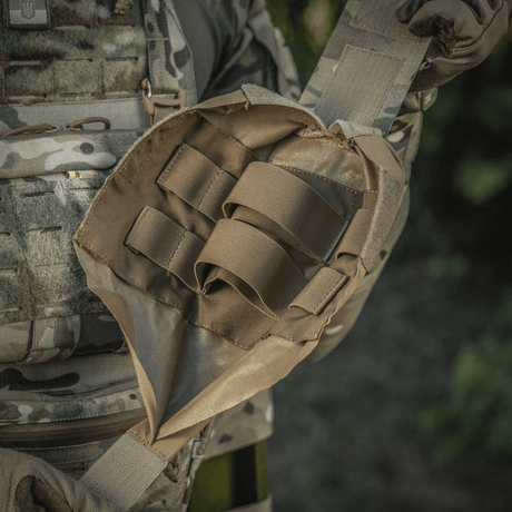 M-Tac Mediclomme Small Vertical Elite i slidstærkt multicam nylon med NIJ-certificering og integreret IFAK-organizer vist i gallery position 1.