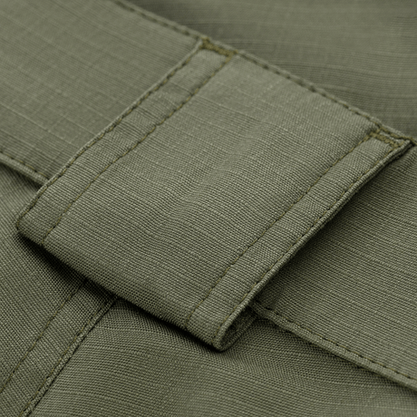Detalje af M-Tac Shorts Aggressor Gen.II Flex i rip-stop materiale med Teflon-belægning, der viser det taktiske design.