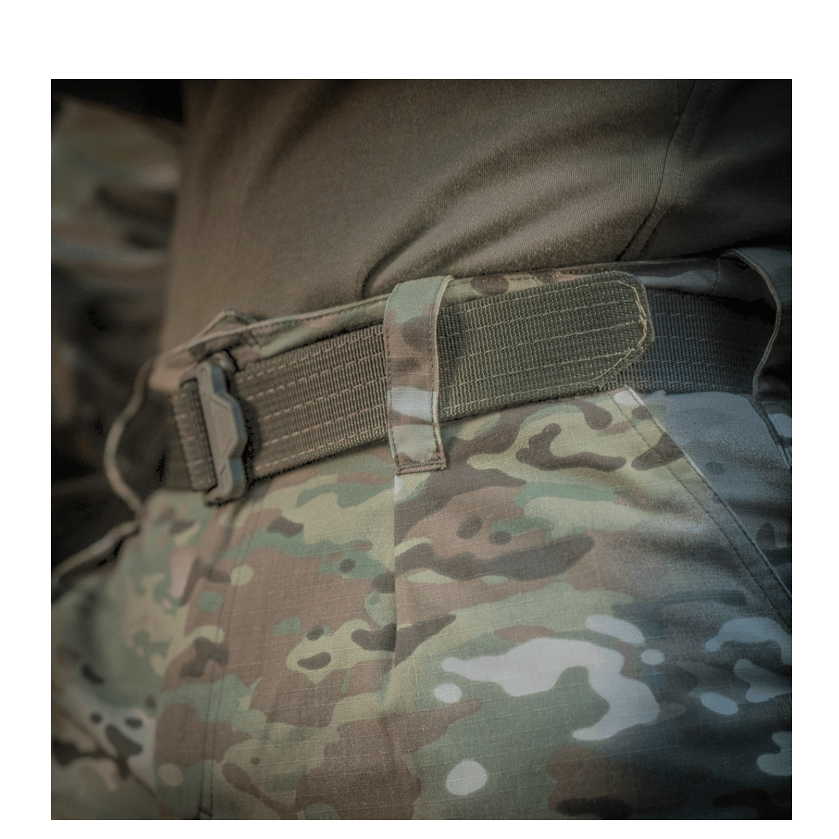 M-Tac Feltbukser NYCO i camouflagedesign, fremstillet af holdbart NYCO-stof, ideel til holdbarhed og komfort i taktiske situationer