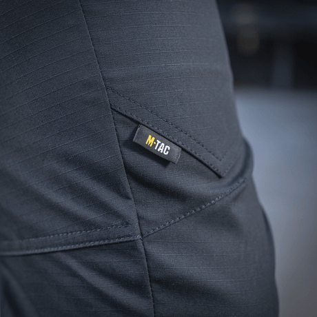M-Tac Tactical Bukser Patrol Gen II Flex i nærbillede med M-Tac logo på lommen.